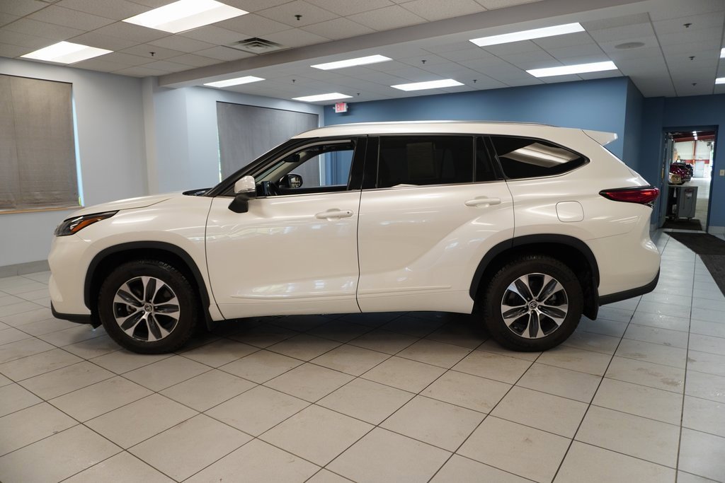 2020 Toyota Highlander XLE photo 2