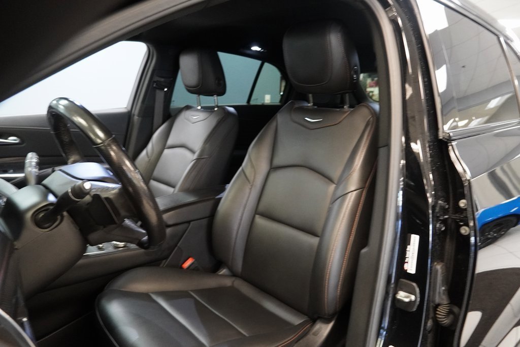 2020 Cadillac XT4 Sport photo 2