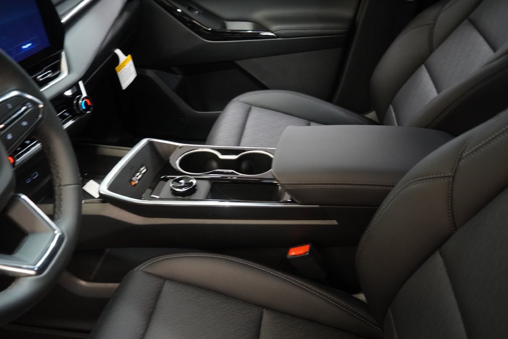2027 Chevrolet Equinox LT - Photo 7