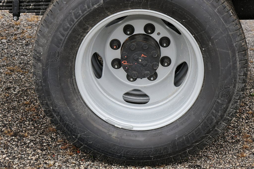 2025 Chevrolet Silverado 3500HD Work Truck photo 3