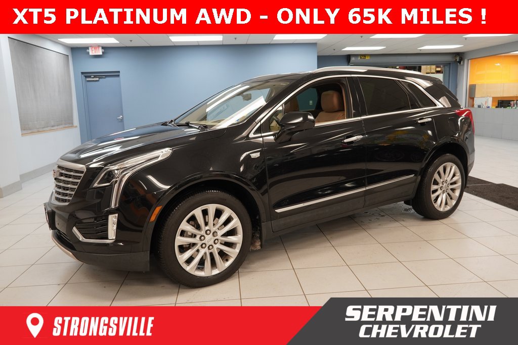 2017 Cadillac XT5 Platinum's photo