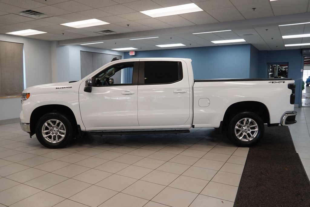 2023 Chevrolet Silverado 1500 LT photo 2