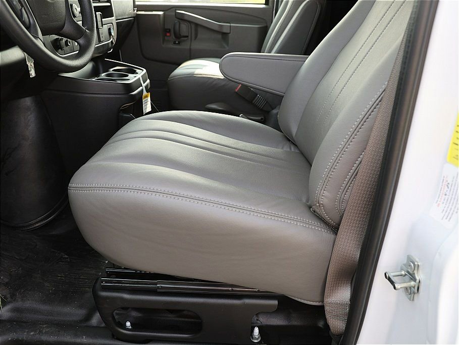 2025 Chevrolet Express Cargo Work Van - Photo 25
