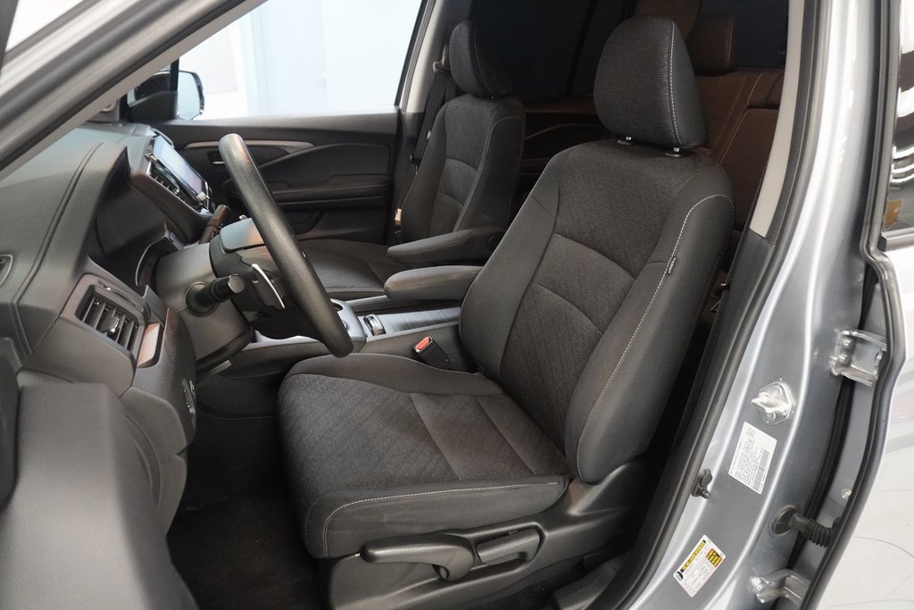 2021 Honda Ridgeline Sport photo 2