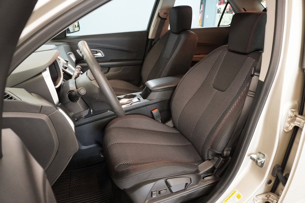 2016 Chevrolet Equinox LS photo 3