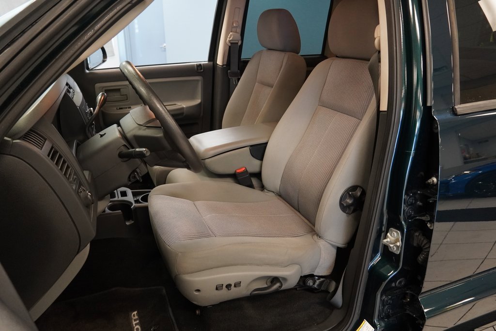 2011 Dodge Dakota SXT SLT photo 3