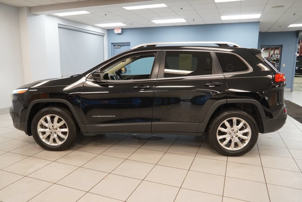 Used 2017 Jeep Cherokee Limited with VIN 1C4PJMDB6HW532134 for sale in Strongsville, OH