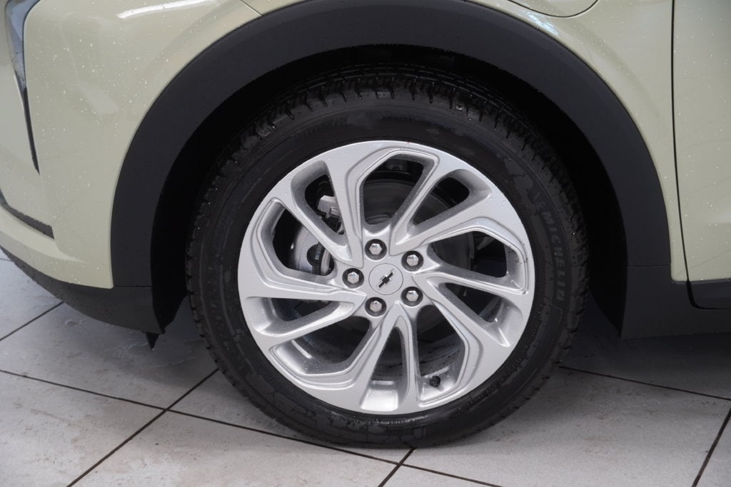 2027 Chevrolet Bolt LT - Photo 15