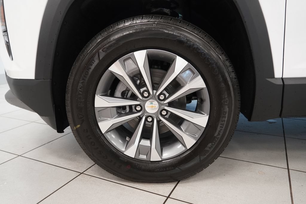 2027 Chevrolet Equinox LT - Photo 16