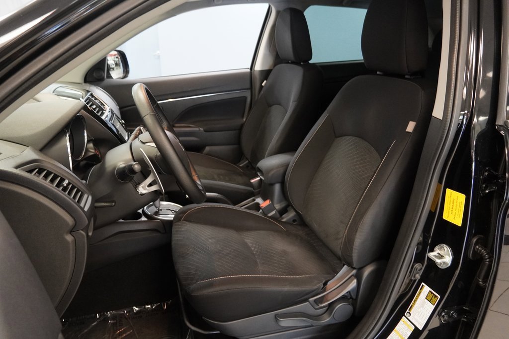 2015 Mitsubishi Outlander Sport SE photo 3