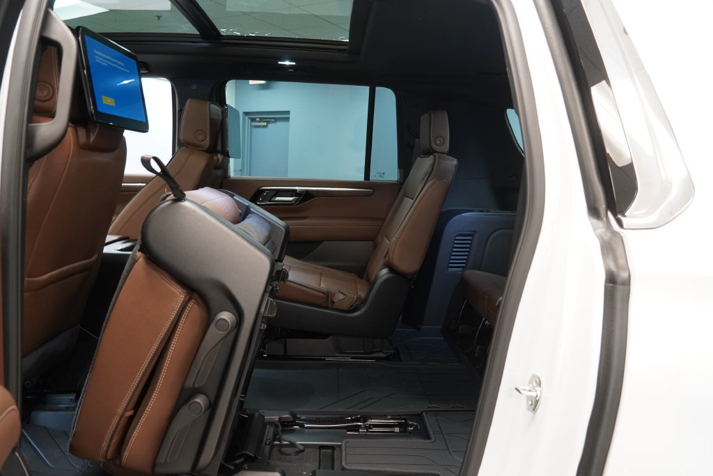 2027 Chevrolet Suburban High Country - Photo 30