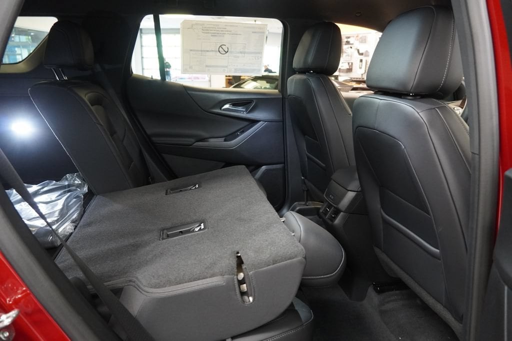 2027 Chevrolet Equinox LT - Photo 33