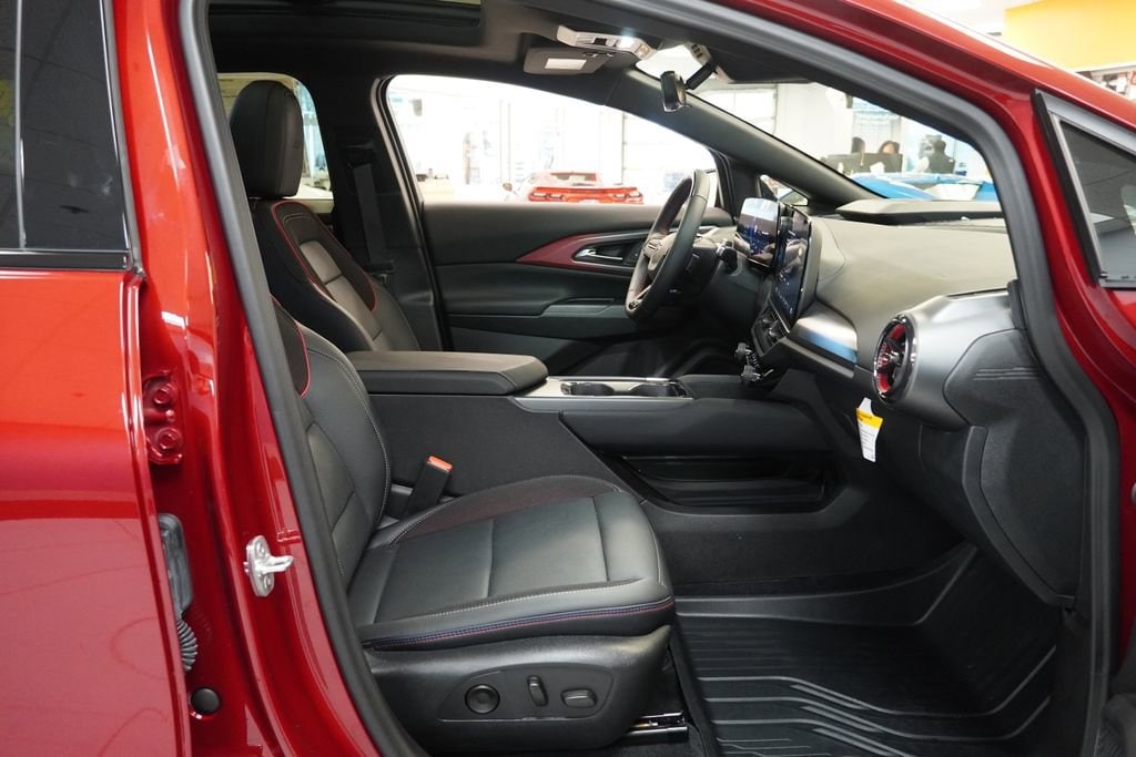 2025 Chevrolet Equinox EV RS - Photo 30