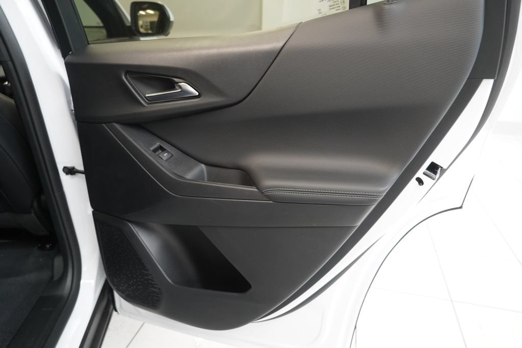 2027 Chevrolet Equinox LT - Photo 33
