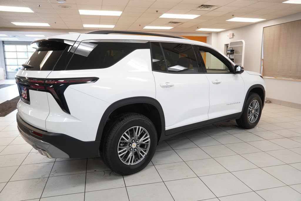2027 Chevrolet Traverse LT - Photo 11