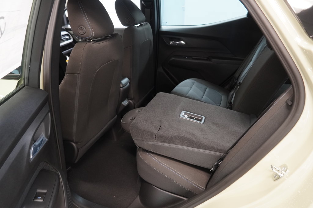 2027 Chevrolet Bolt LT - Photo 18