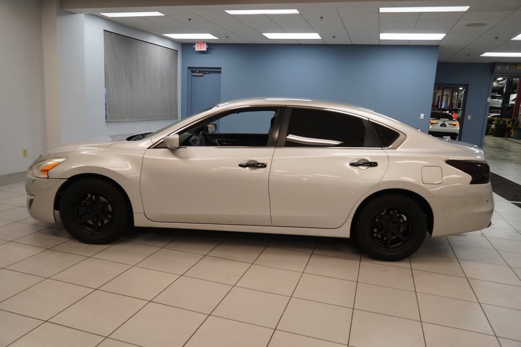 Used 2015 Nissan Altima S with VIN 1N4AL3AP0FC267001 for sale in Strongsville, OH