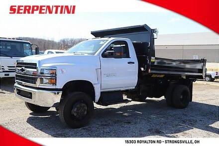 2024 Chevrolet Silverado 5500 HD Work Truck Truck 4WD Regular Cab  [NAV, K40, R9N, E01, J24, XEY, J27, NZZ, UY7, SLM, V23, U01, V22, U04, UQ5, NK5, AQQ, PWQ, NSQ, JL1, N33, FTB, MAH, MIU, VT7, BTN, FTO, UZF, FTN, WMY, DPN, C67, KW5, 092, FTV, FU7, J48, 1SZ, V46, X88, N4C, N4E, A31, 9L3, 9L7, P0D, SFW, YK6, AKP, U2J, TR1, 01U, 7Y7, ED9, AU3, G86, FNP, 5DY, J69, K05, AE7, BG9, UDC, KI4, TRW, 719, UE0, C99, R6G, 4D7, H2R, V76, GZG, PCJ, EF7, UMN, NXG, GAZ, PD7, XL7, UVC, R7N, PTO, IO3, YEY, 1WT, NPR, UNL, VXT, ZY1, KBK, FHX, F0C, NQF, V8D, K34, U73, VYU, AY0, L5D]