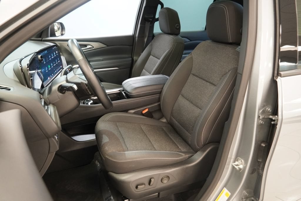 Used 2024 Chevrolet Traverse LT SUV