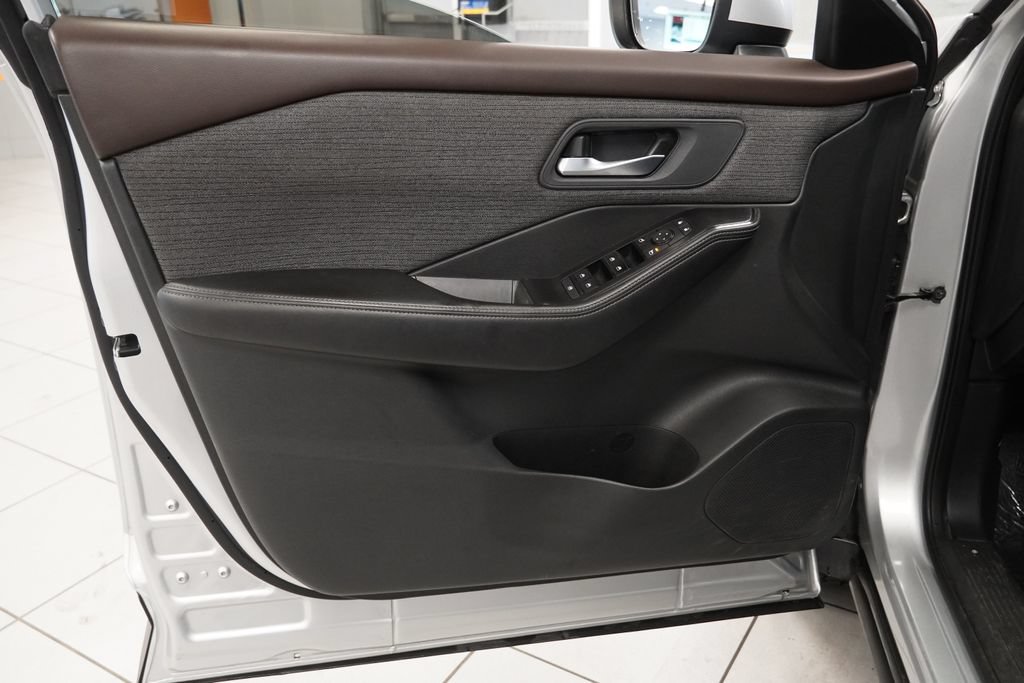 2022 Nissan Rogue SV - Photo 16