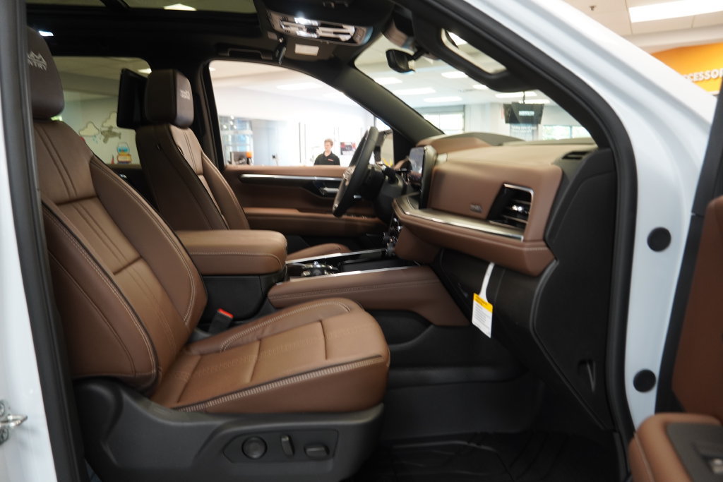 2027 Chevrolet Suburban High Country - Photo 40