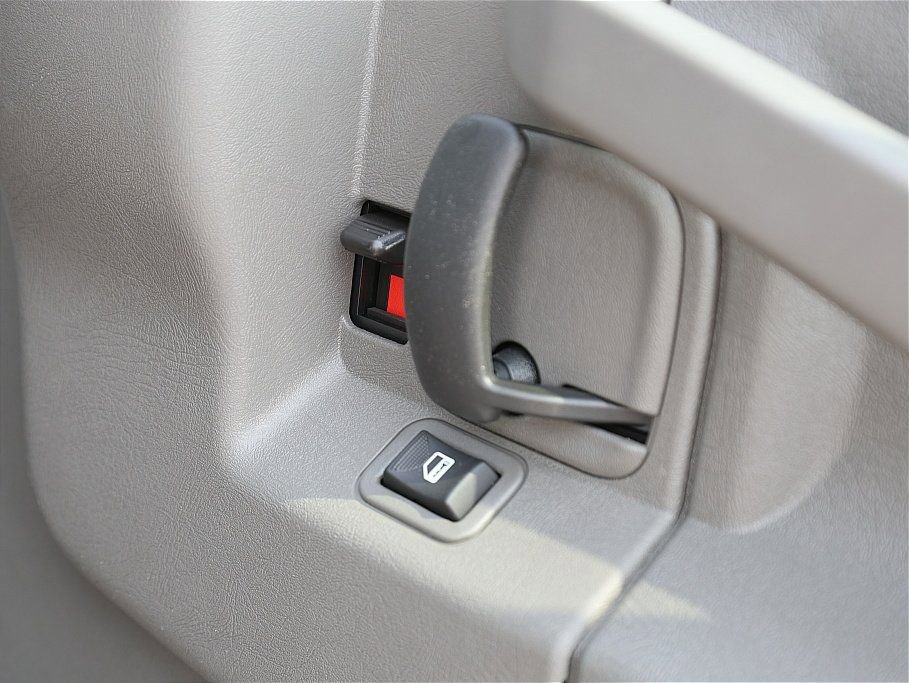 2025 Chevrolet Express Cargo Work Van - Photo 18