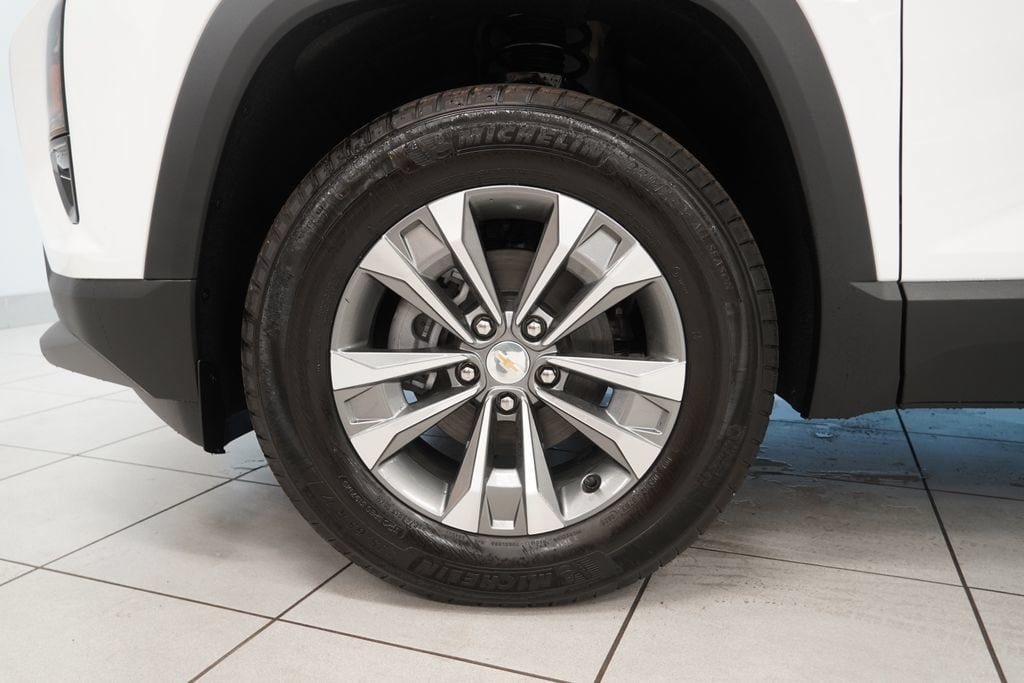 2027 Chevrolet Equinox LT - Photo 17