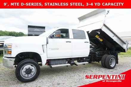 2024 Chevrolet Silverado 4500 HD Work Truck Truck 4WD Crew Cab  [NAV, K40, R9N, J24, UY7, MI0, SLM, UQ3, U01, V22, NK5, U05, VK3, AQQ, E0N, PWR, KUT, NSQ, JL1, N33, vehicle_recall, FTB, MAH, VT7, BTN, B3P, FTO, UZF, FTN, WMY, DPN, C67, G68, KW5, 092, FTV, FU7, J48, 1SZ, V46, X88, N4C, N4E, A31, 9L3, 9L7, AKO, P0D, SFW, YK6, F59, U2J, FF3, TR1, 01U, 7Y7, C7P, AU3, G86, FNP, J69, VNG, FNV, K05, AE7, BG9, UDC, KI4, TRW, 719, UE0, C99, H2Q, 4D7, R6W, YMF, HD1, V76, EF7, UMN, FPF, GAZ, PD7, XL7, A68, UVC, R7L, 8E4, R7M, PTO, IO3, 1WT, NPR, JPY, R7X, UNL, VXT, ZY1, KBK, FHX, F0C, NQF, V8D, K34, U73, XMF, VYU, AY0, L5D]