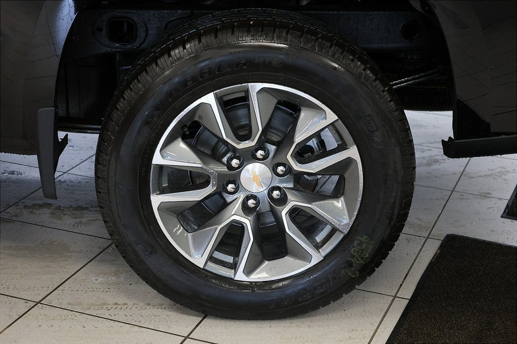 2026 Chevrolet Silverado 1500 LT photo 2