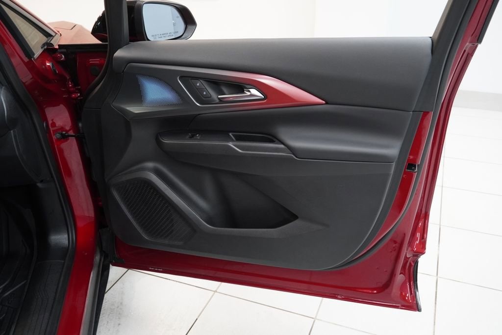 2025 Chevrolet Equinox EV RS - Photo 31