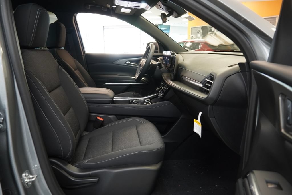 2027 Chevrolet Traverse LT - Photo 37