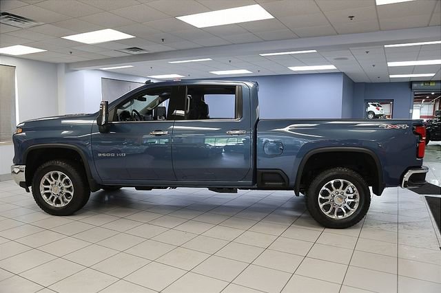 2025 Chevrolet Silverado 2500HD LTZ photo 2