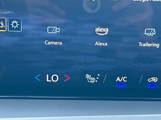 2025 Chevrolet Traverse LT - Photo 24