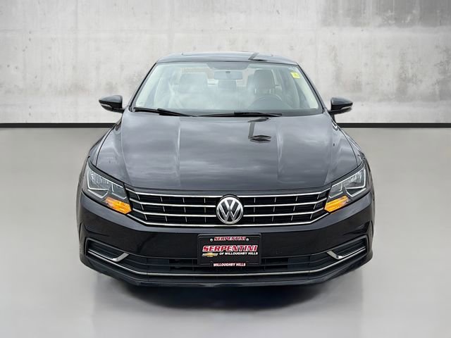2017 Volkswagen Passat SE photo 2