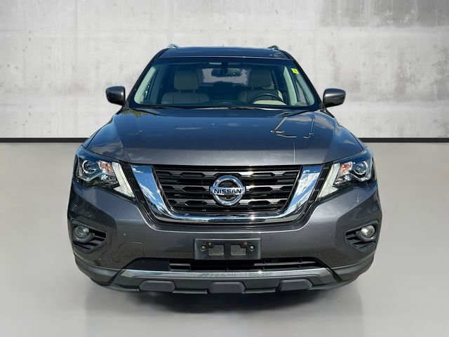 2017 Nissan Pathfinder Platinum photo 2