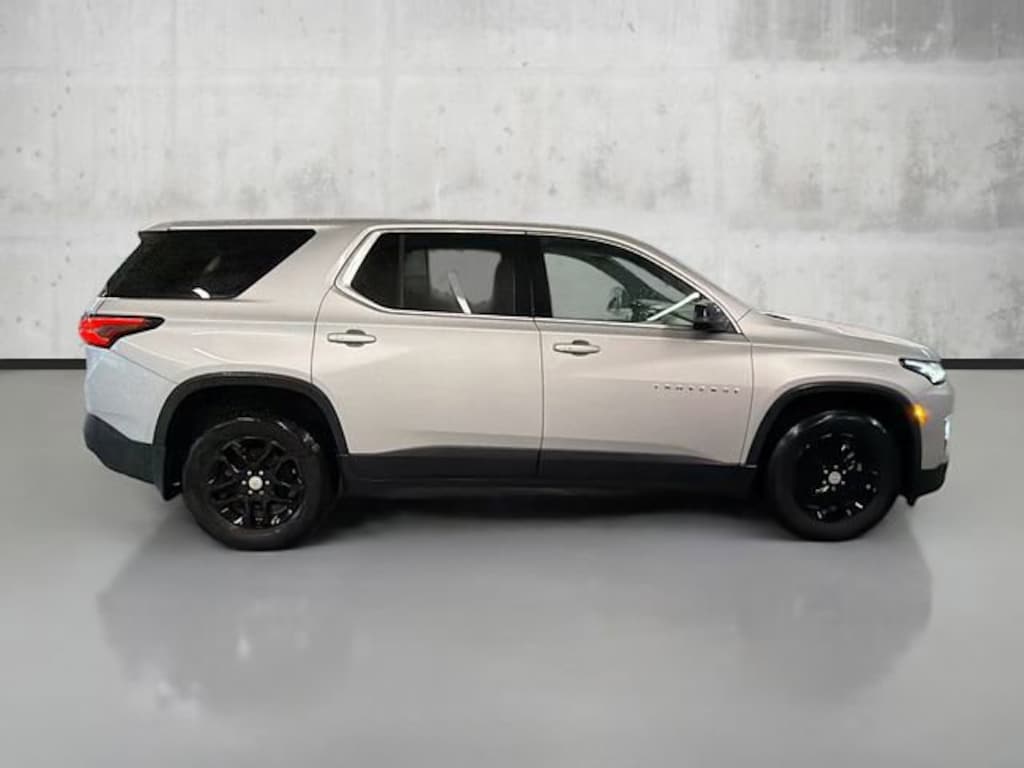 Used 2022 Chevrolet Traverse LS SUV