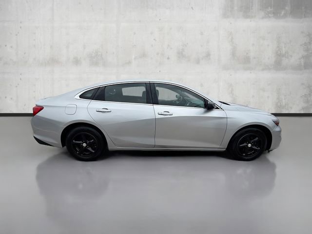 2016 Chevrolet Malibu LS photo 4