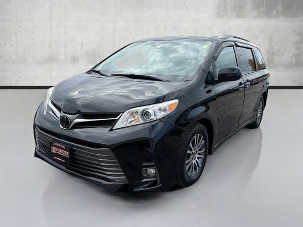 Used 2020 Toyota Sienna XLE Auto Access Seat Van
