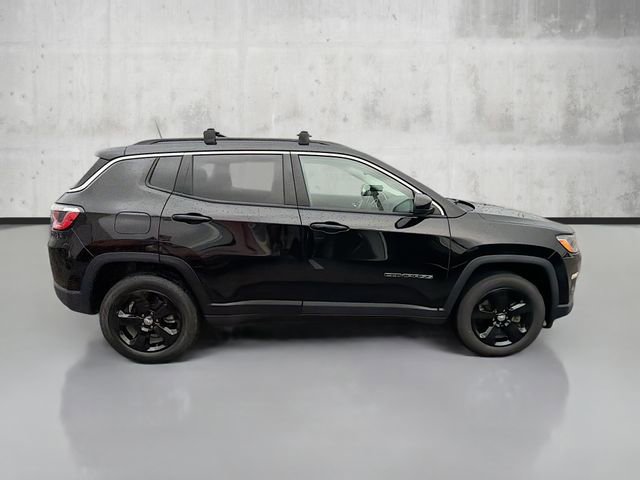 2017 Jeep Compass Latitude photo 4