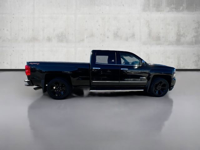 2017 Chevrolet Silverado 1500 High Country photo 3