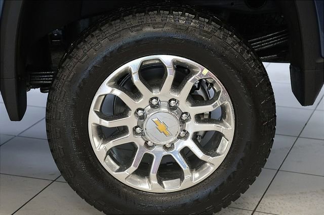 2025 Chevrolet Silverado 2500HD LTZ photo 3