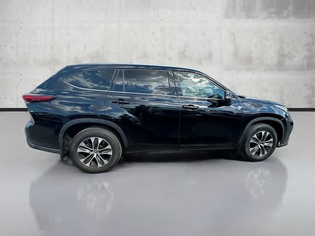 2022 Toyota Highlander XLE photo 4