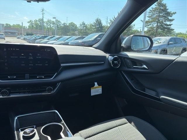 2027 Chevrolet Equinox LT - Photo 23