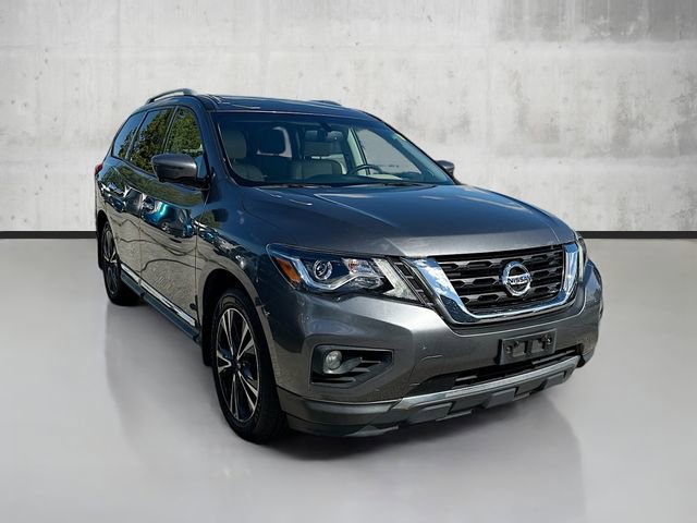 2017 Nissan Pathfinder Platinum photo 3