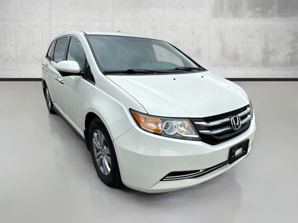 Used 2016 Honda Odyssey SE Van Passenger Van