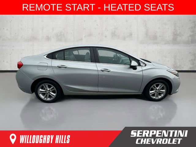 2017 Chevrolet Cruze LT photo 4