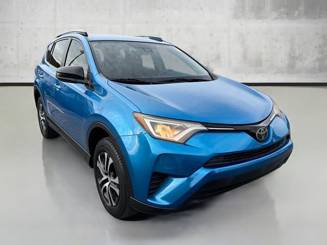2017 Toyota RAV4 LE photo 3