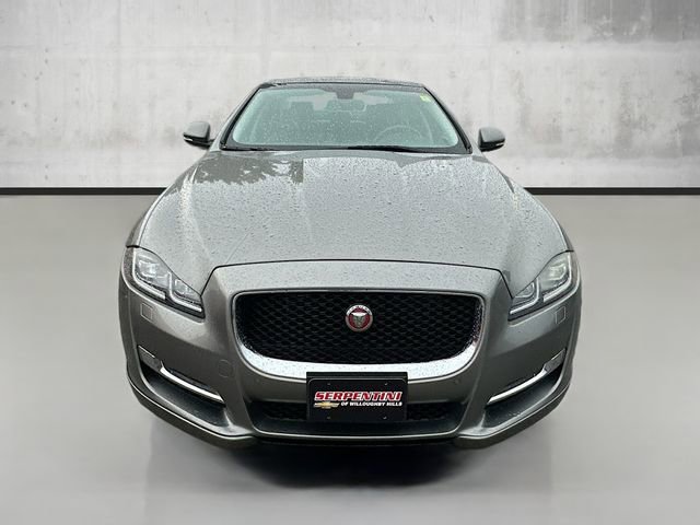2017 Jaguar XJ R-Sport Supercharged photo 2