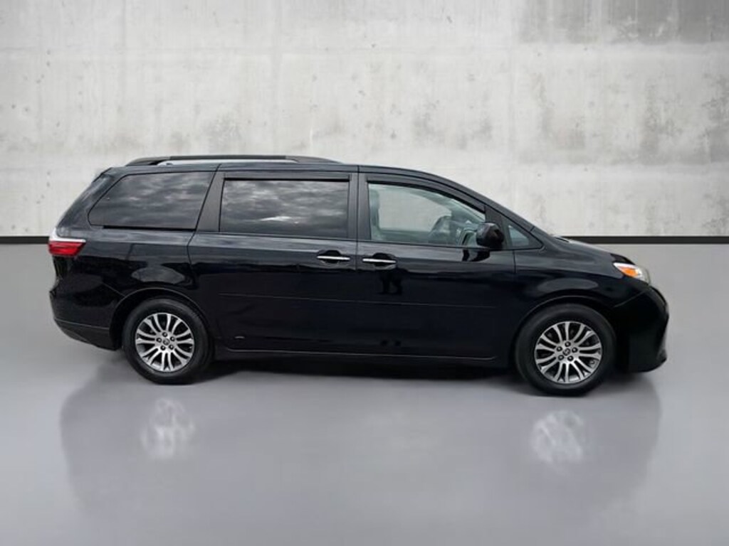 Used 2020 Toyota Sienna XLE Auto Access Seat Van