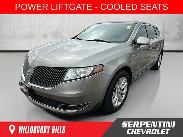 2015 Lincoln MKT Base's photo